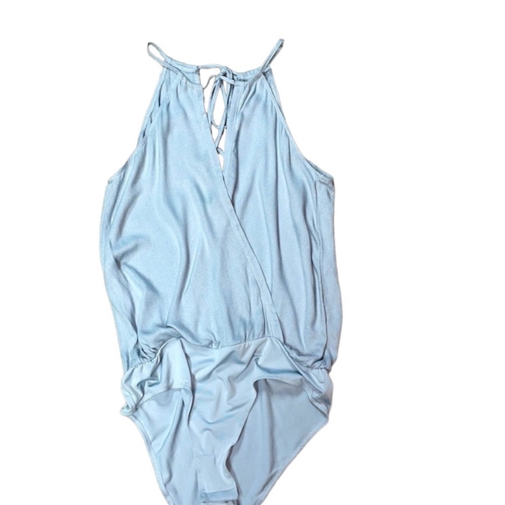 Vanilla Star size medium womenโs bodysuit. Beautiful color, great for summer!